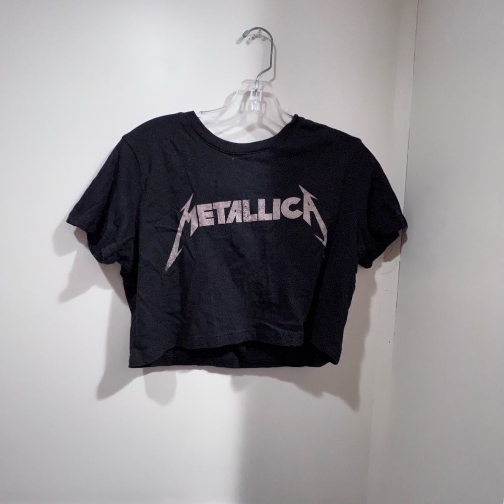 Cropped Metallica shirt